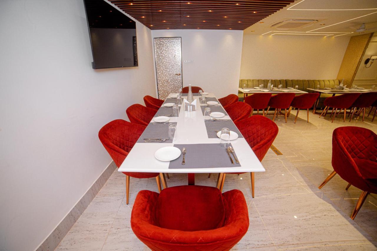 Hotel Pearl Courtyard Waranasi Zewnętrze zdjęcie