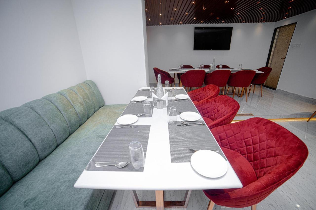 Hotel Pearl Courtyard Waranasi Zewnętrze zdjęcie