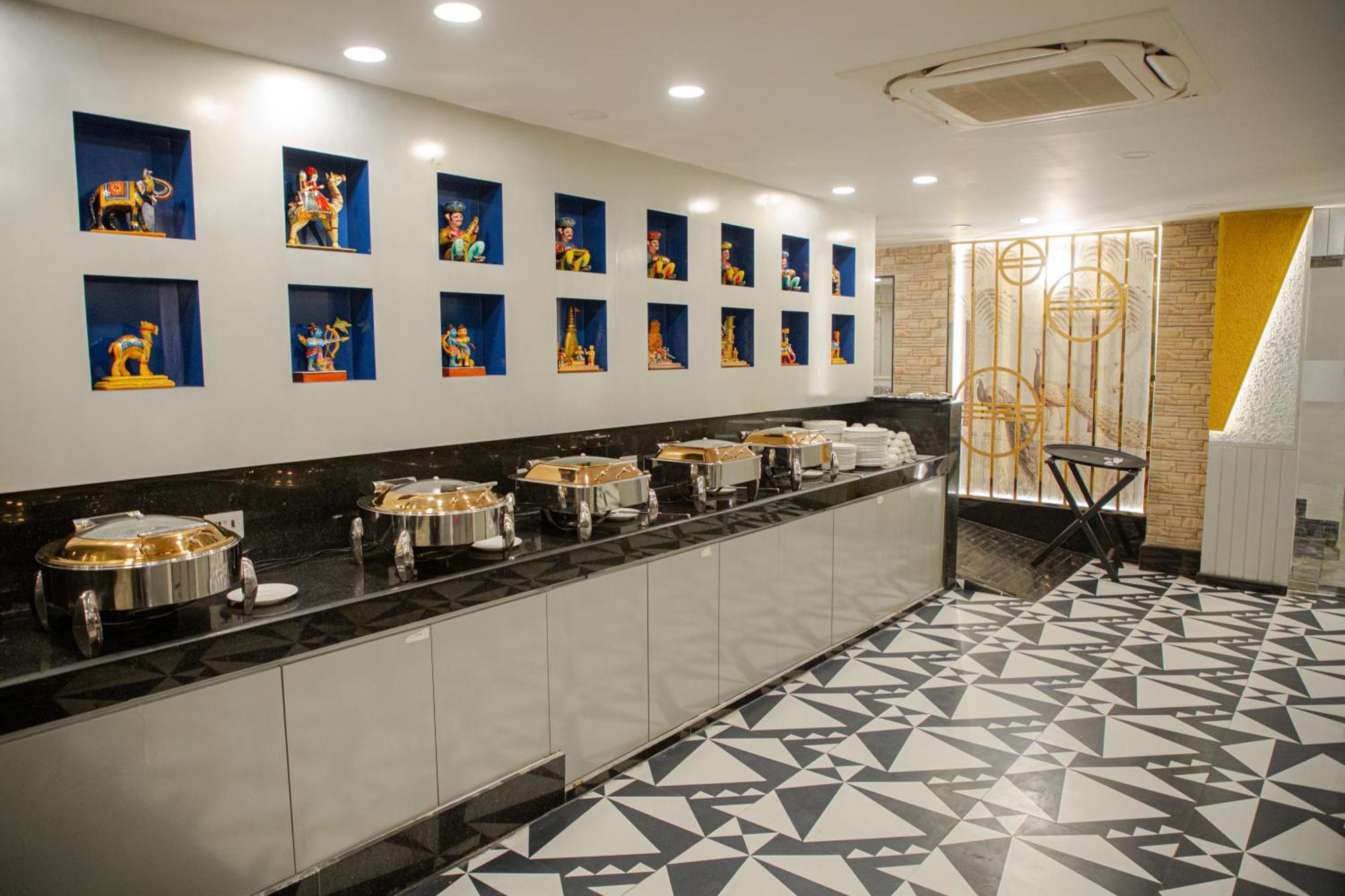 Hotel Pearl Courtyard Waranasi Zewnętrze zdjęcie