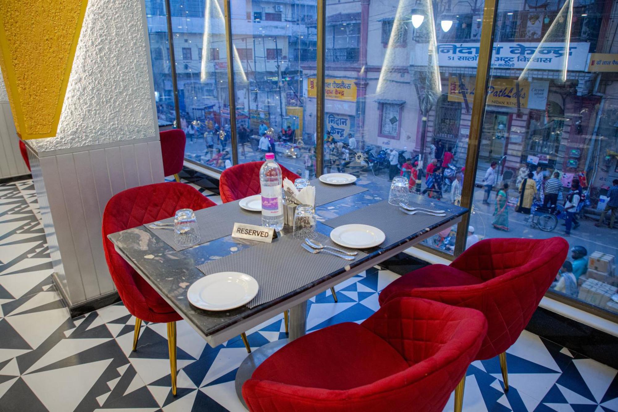 Hotel Pearl Courtyard Waranasi Zewnętrze zdjęcie