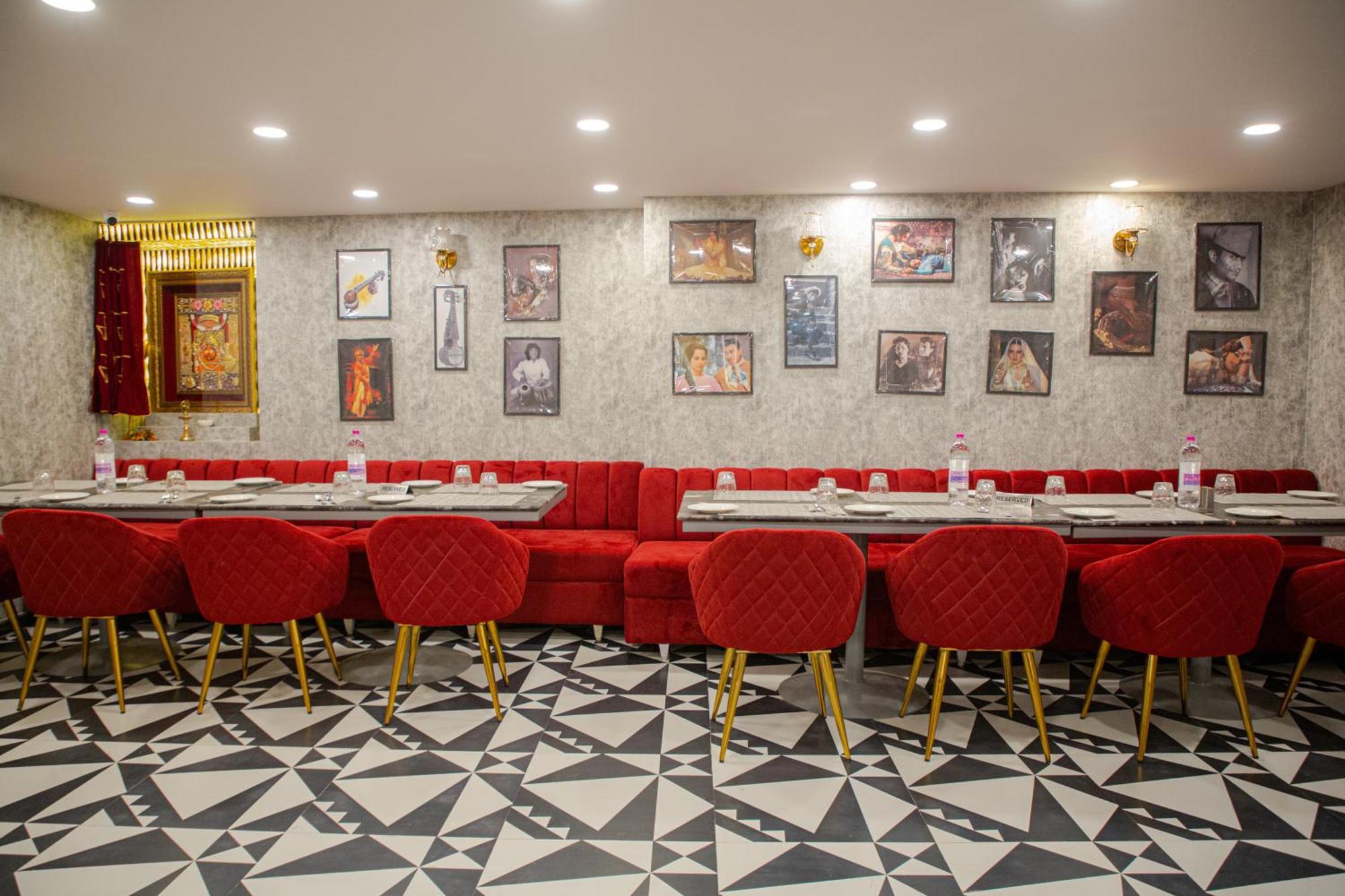 Hotel Pearl Courtyard Waranasi Zewnętrze zdjęcie