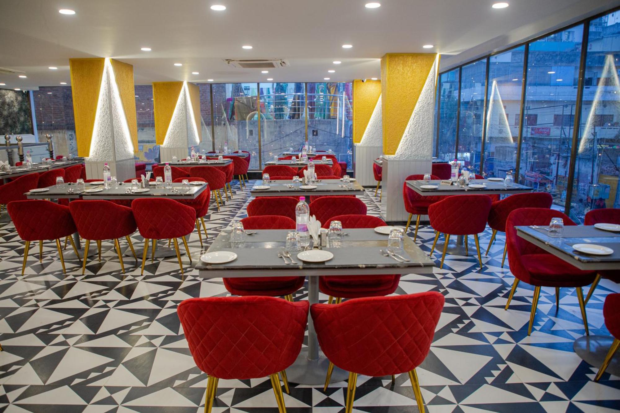 Hotel Pearl Courtyard Waranasi Zewnętrze zdjęcie